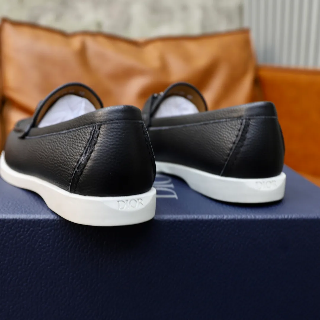 Ex-factory price: 540🙅‍♂️🙅‍♂️🙅‍♂️ Brand: Dior DIOR Standard code: Men's code 38/44 (45 can be customized) Grade: Same as the official website Material: Original cowhide stitching, cowhide lining, original TPU wear-resistant soft outsole Style categories: Leisure and sports version, footwear for driving, young fashion, European and American trends, British style Color: actual picture color